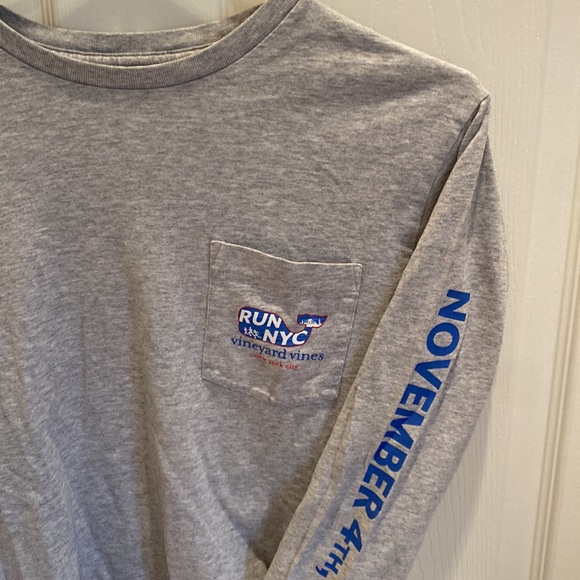 Men’s Vineyard Vines Run NYC Long Sleeve Tshirt- XS - Picture 2 of 4